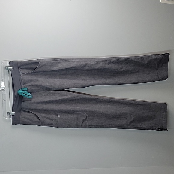 FIGS Kade Gray Cargo Scrubs T21004 - Picture 1 of 6